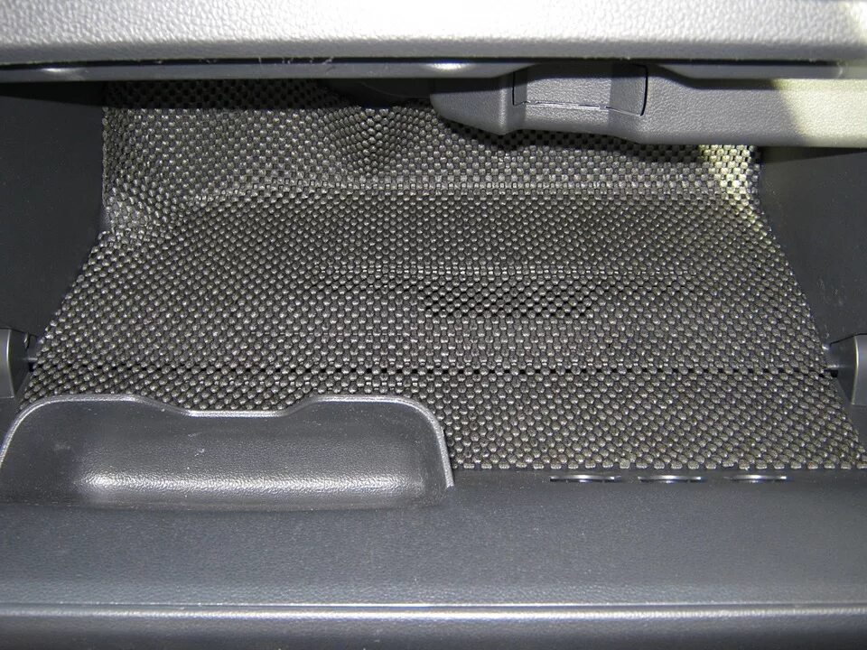 Органайзер в бардачок polo sedan. Охлаждение вещевого ящика vw polo sedan. Коврик в бардачок. Коврик в бардачок приора. 6.