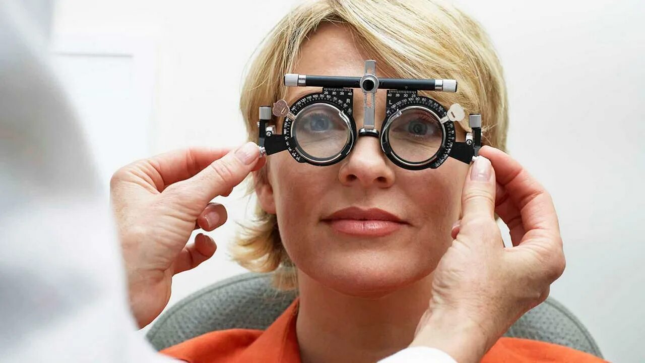 Человека с нарушением зрения называют. Очки окулиста. Очки для близорукости. Очки для коррекции астигматизма. Очки с астигматическими линзами.