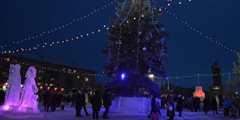 Ледовый городок Южноуральск. Южноуральск ледяной городок. Южноуральск площадь. Южноуральск Центральная площадь. Нов южноуральска