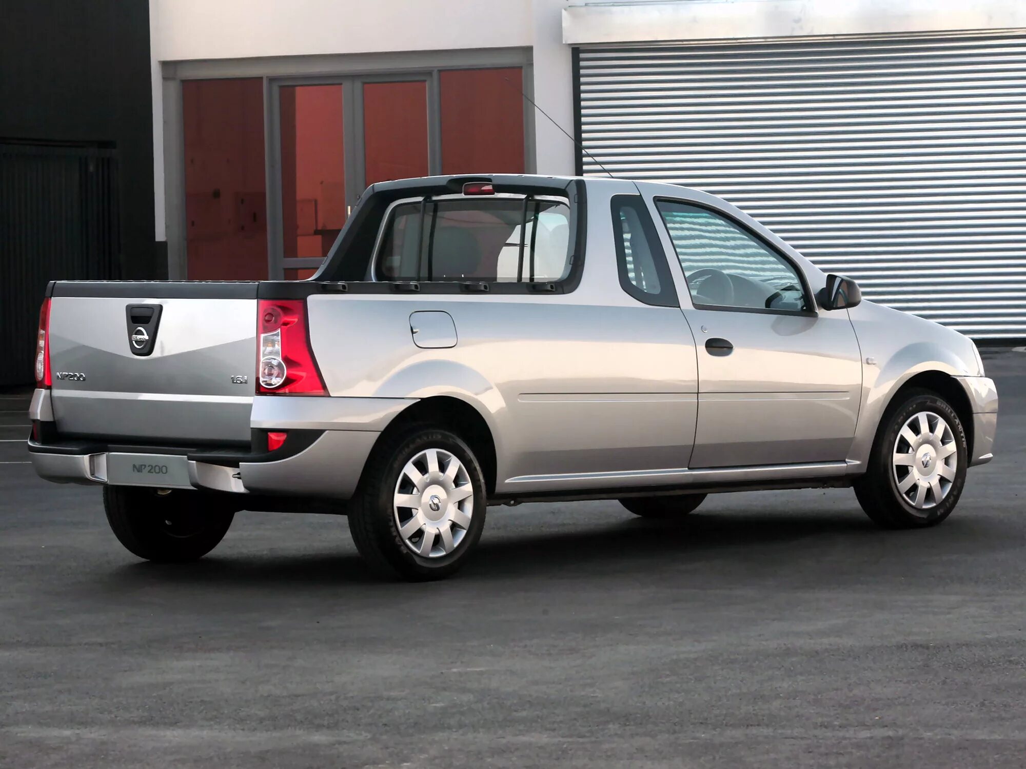 Ниссан первого поколения. Nissan np200. Nissan np200 пикап. Nissan NP 2008. Ниссан НП 200.