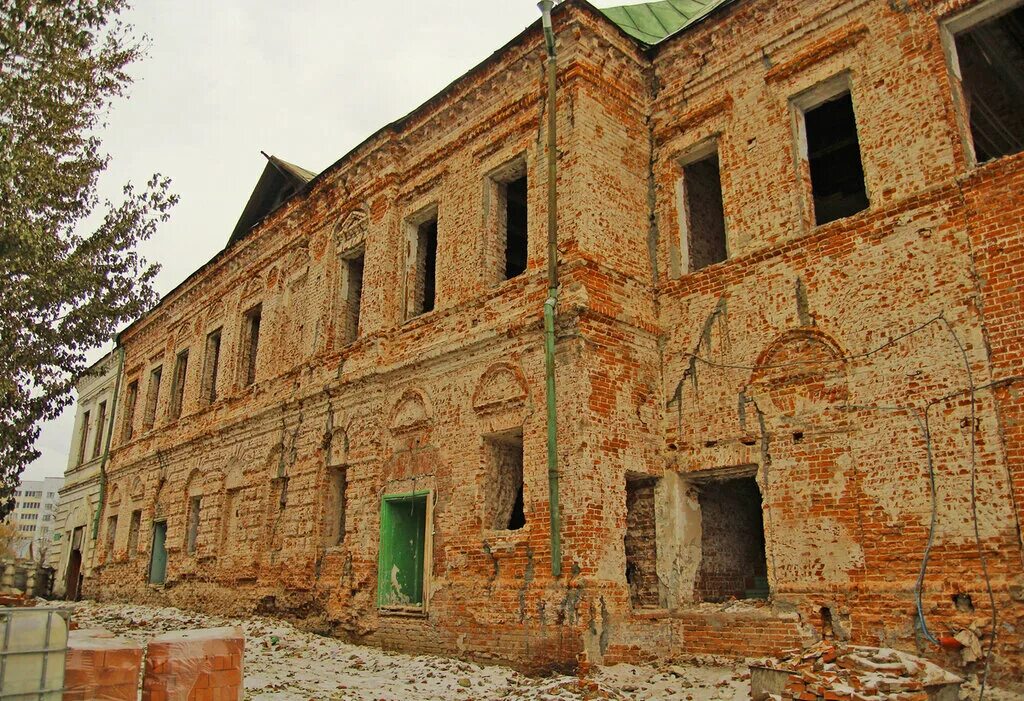 Галеевская мечеть казань. Галеевской мечети Казани. Галеевская мечеть ("пятая Соборная"). Галеевская брошенная мечеть. Казань Галеевская мечеть до реставрации.