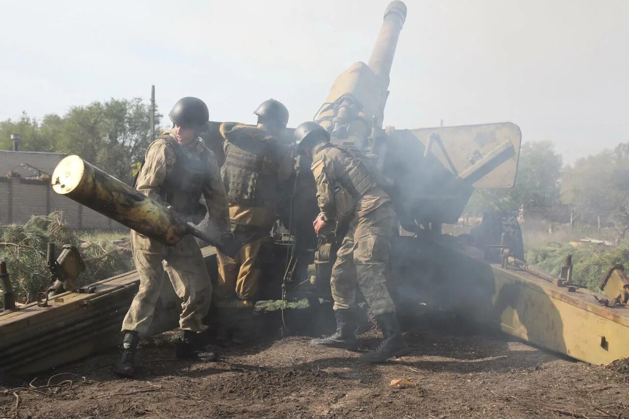 Обстановка военной операции. Батарея артиллерийских систем м777. Российские военные на Украине.