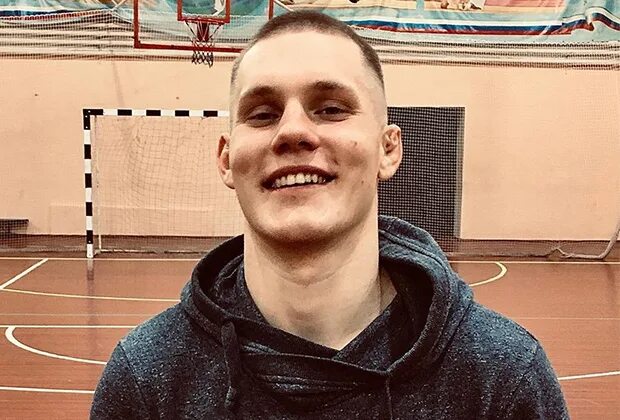 Несвободное падение. Москвичка погибла, выпав из окна. Как родители пытаются док