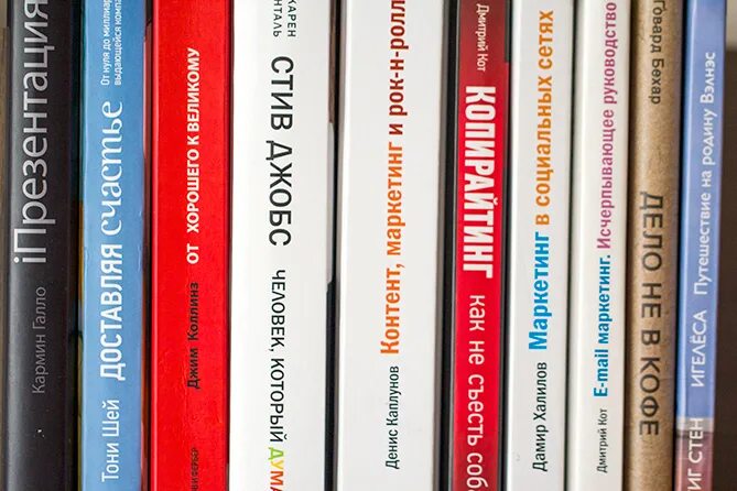 10 лучших бизнес книг. Бизнес литература. стопка книг по саморазвитию. книги по бизнесу. коллекция книг.