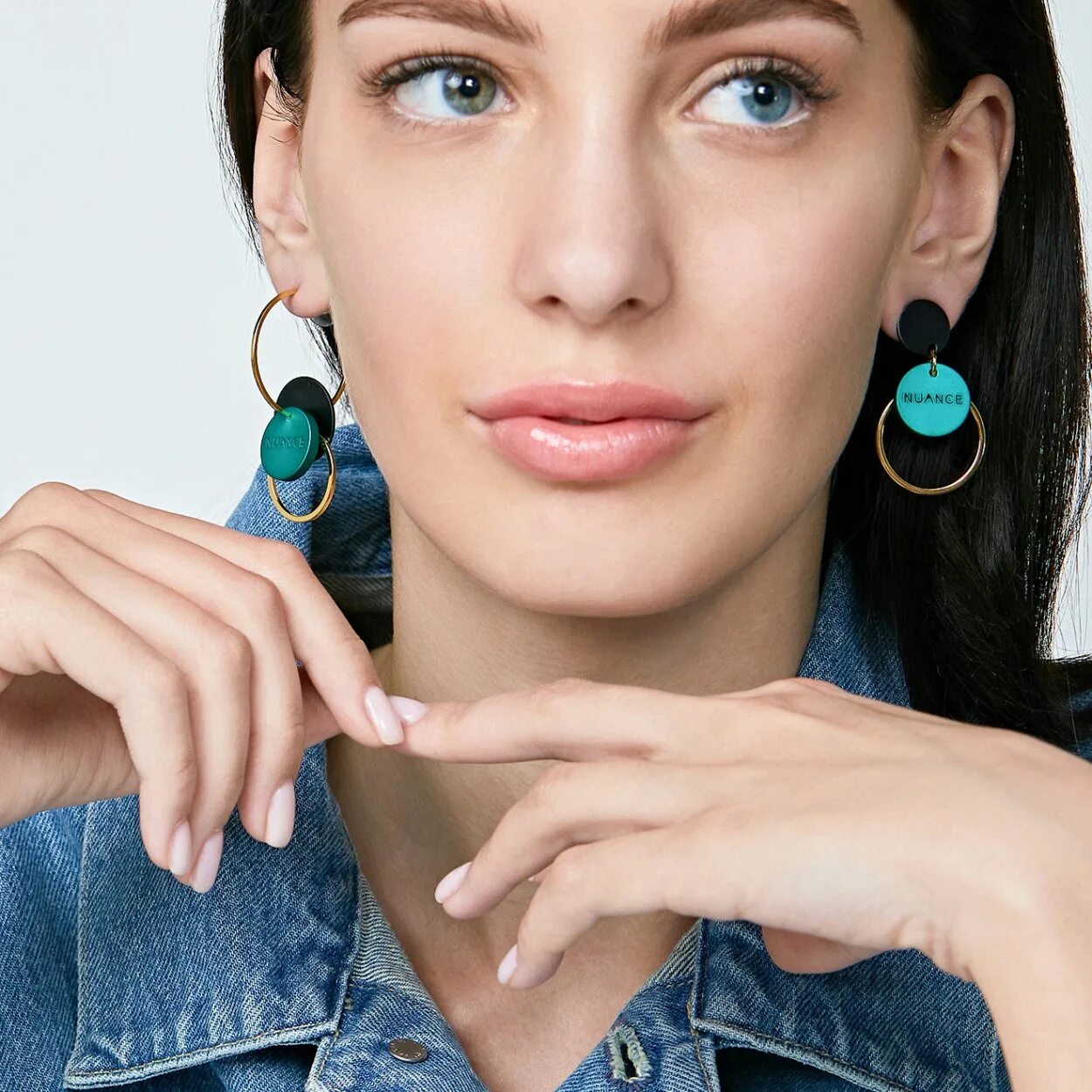 Модные асимметричные серьги. Длинные асимметричные серьги. Асимметричные серьги кольца. Айыына пудова. Ассиметричные серьги.