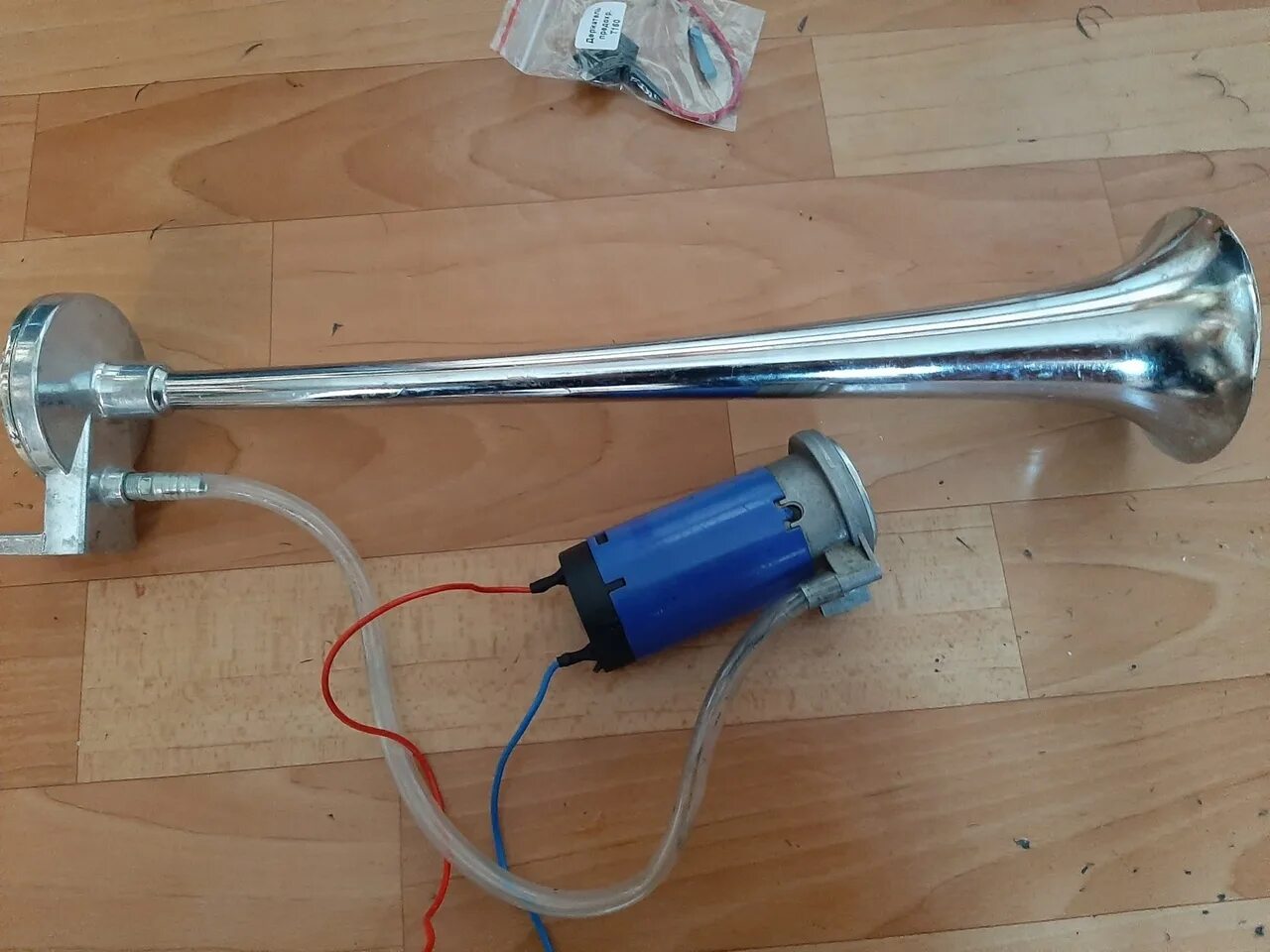 Пневматический гудок для машины. Пневмосигнал bike horn air zound. Пневма сигнал. Пневма сигнал. Пневматический сигнал однорожковый.