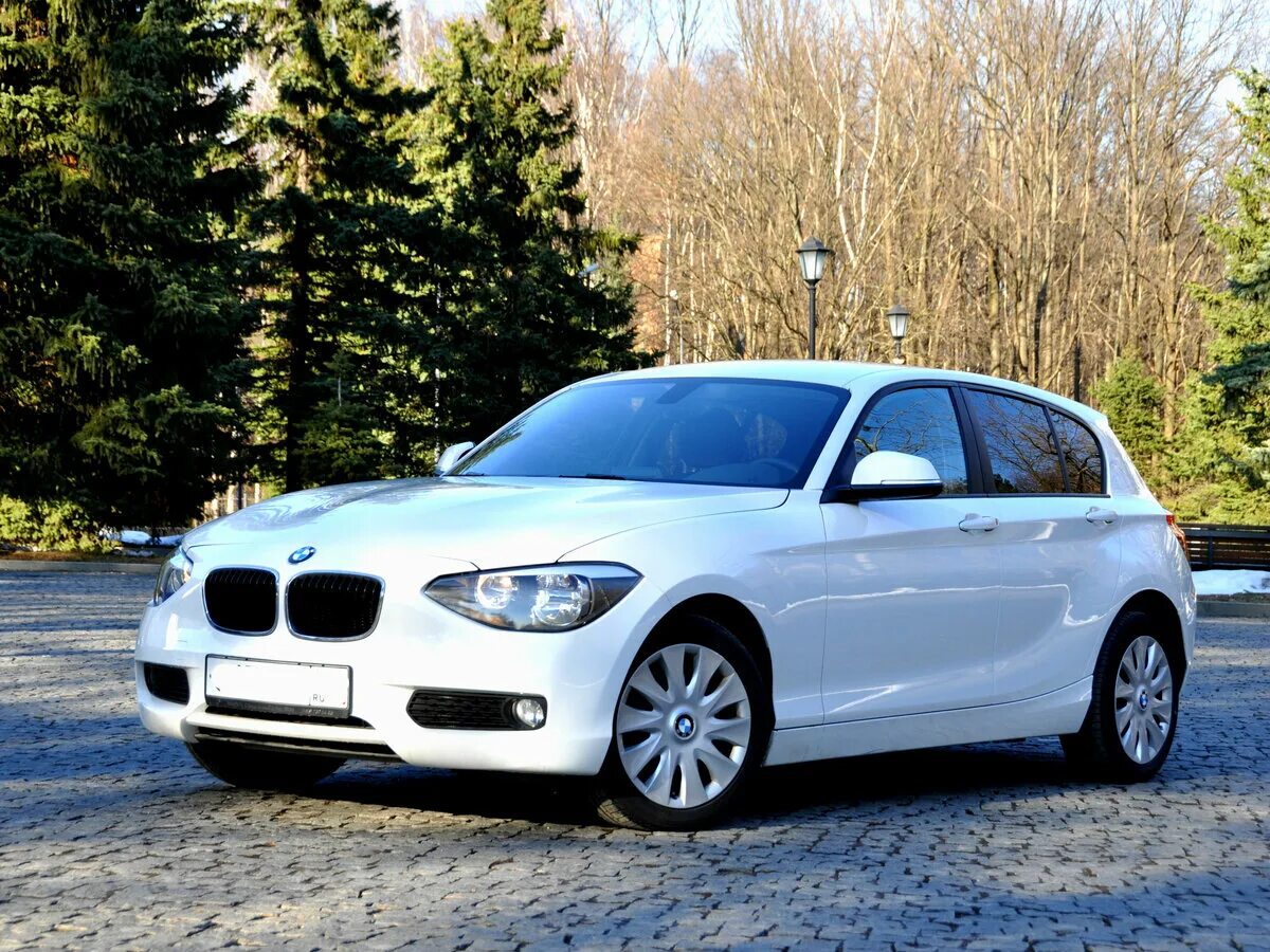 Автомобиль bmw 1. BMW 116i белая. БМВ f20 116i. БМВ 116i 2013. БМВ 116i купе.