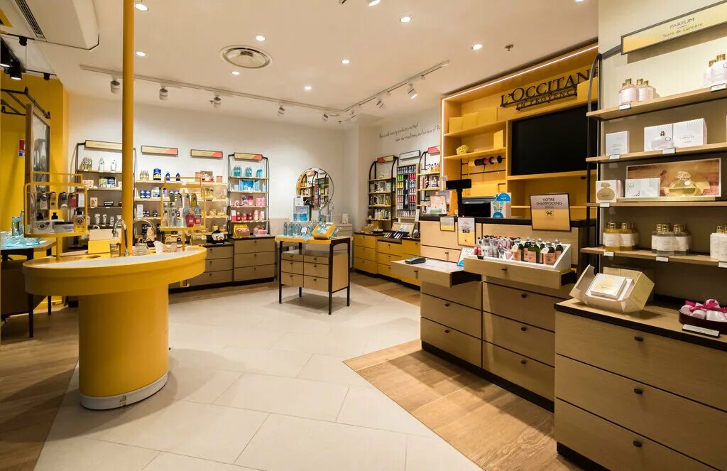 L'occitane en france. Французская косметика бренды. Французские парфюмерные магазины. Магазин французской косметики. Французский магазин косметики.