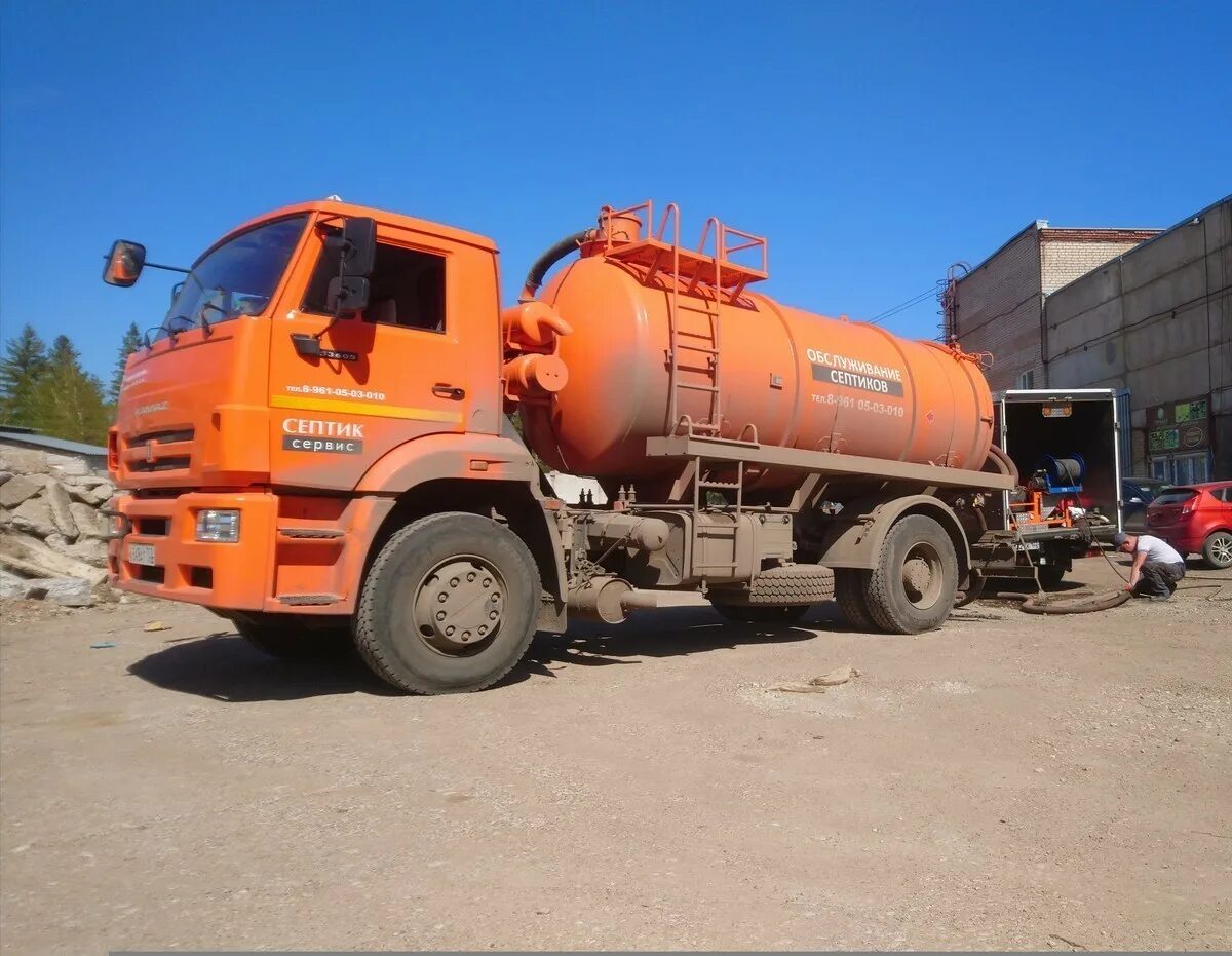 Откачка автомоек. Илосос откачка. Ассенизатор маз 4381. Гидродинамическая машина камаз. Откачка ила.