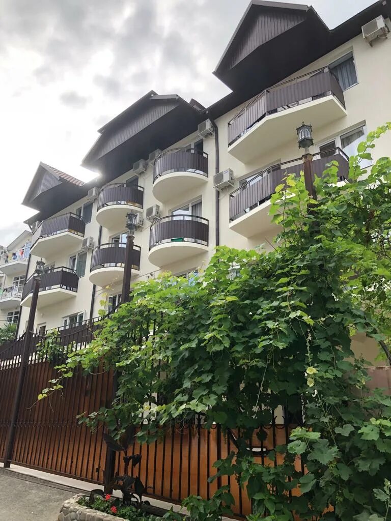 Лазаревское краснодарского гостиницы. Отель шторм лазаревское. Лазаревское набережная 2023. Гостиница шторм в лазаревском. Гостиница пальмира лазаревское.