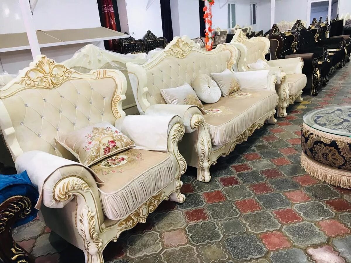 Дивв - купить в Грозном, цена 53 000 руб., продано 11 октября 2018 - Диваны и кр