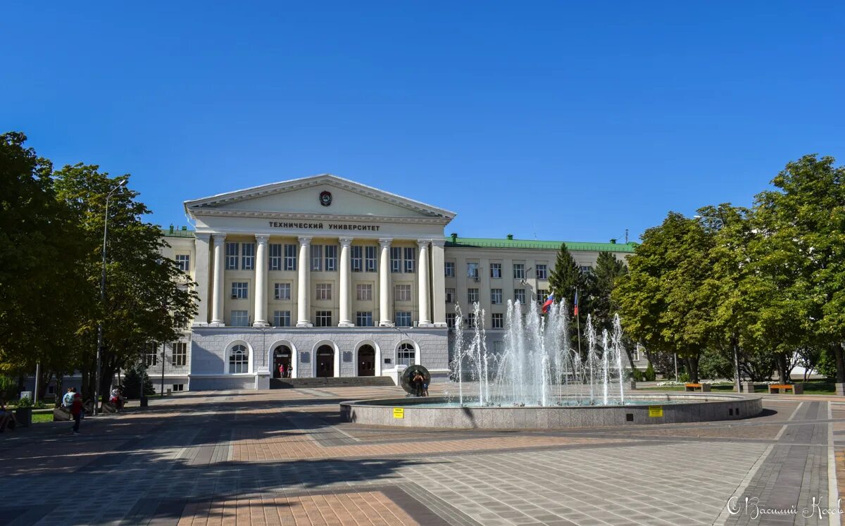 Площадь гагарина ростов на дону. Площадь дгту ростов. Площадь гагарина 1 ростов на дону дгту. Памятник гагарину в ростове на дону на северном проспекте. Дгту площадь гагарина.