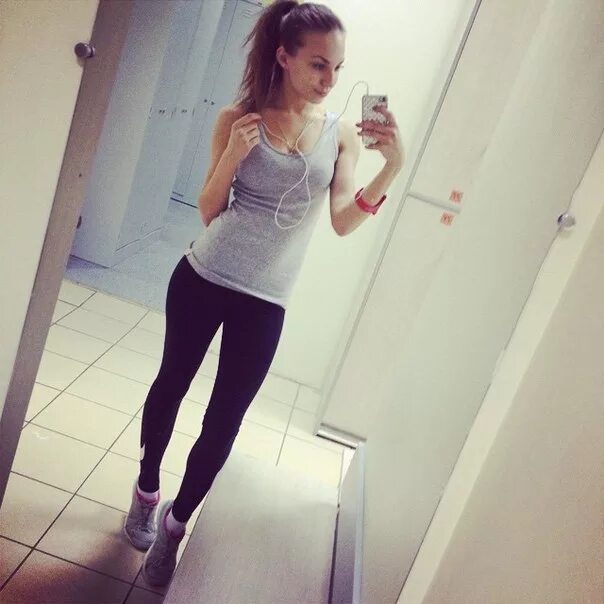 свяжитесь с нами. иконка контактная информация. худо контакты. реклама с нарушениями. ершов конек горбунок количество страниц.