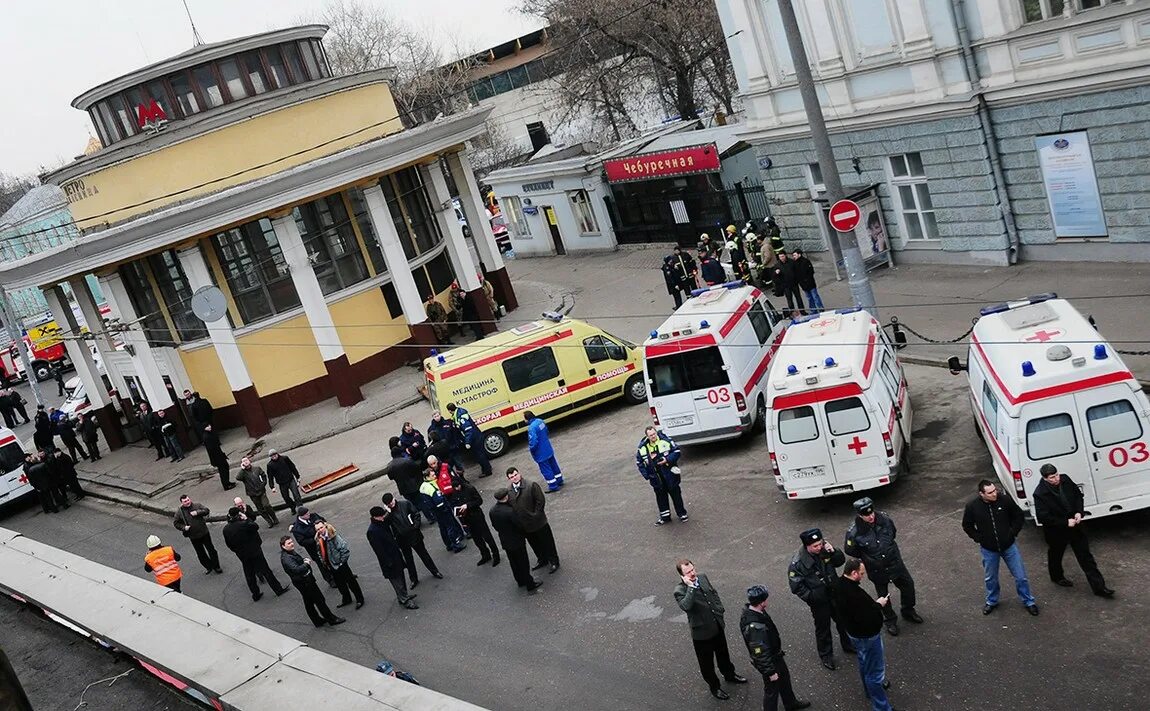 В каком году был взрыв в метро. Теракт в Московском метро 2010 парк культуры. Взрыв в метро парк культуры. Взрывы в Московском метрополитене (2010).