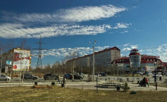 Находится город ноябрьск. Ноябрьск набережная. север ноябрьск город. ноябрьск горы. город нашей мечты ноябрьск.