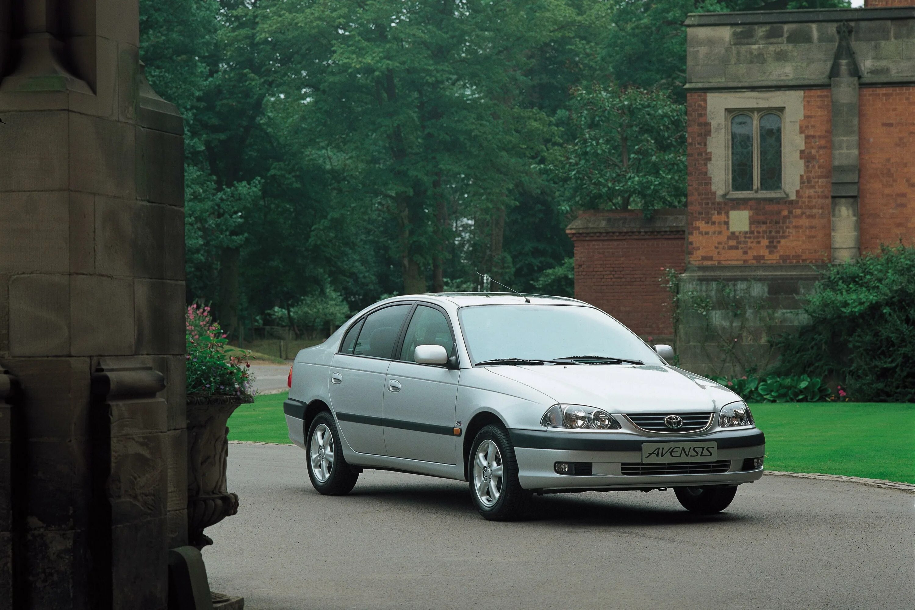 Параметры тойота авенсис. Toyota Avensis 2000. Тойота Авенсис 2000 седан. Toyota Avensis 1 поколения. Toyota Avensis t22.