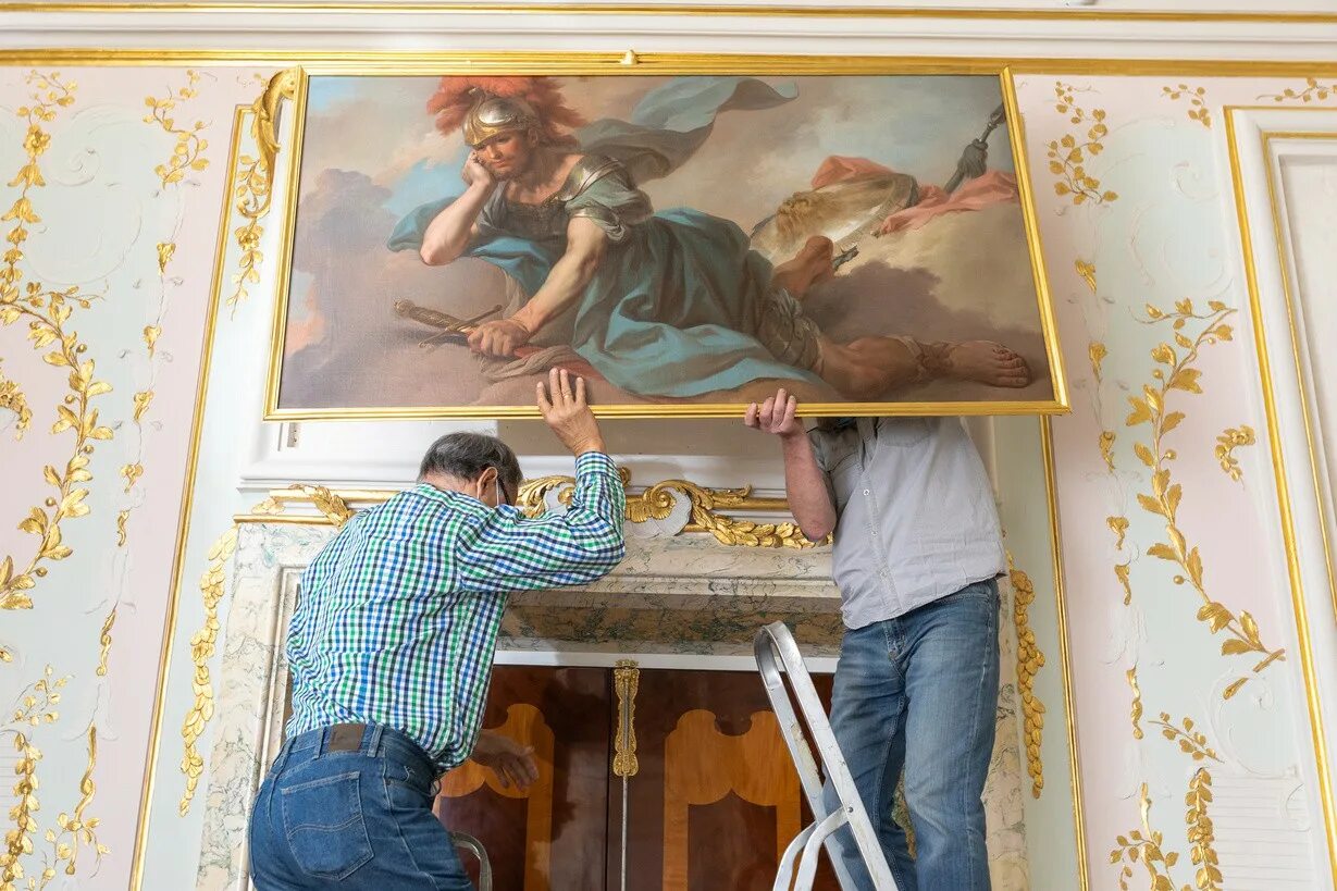 Китайский дворец в Ораниенбауме штукатурный покой. Художник реставратор. Реставрация картин. Отреставрированные картины.