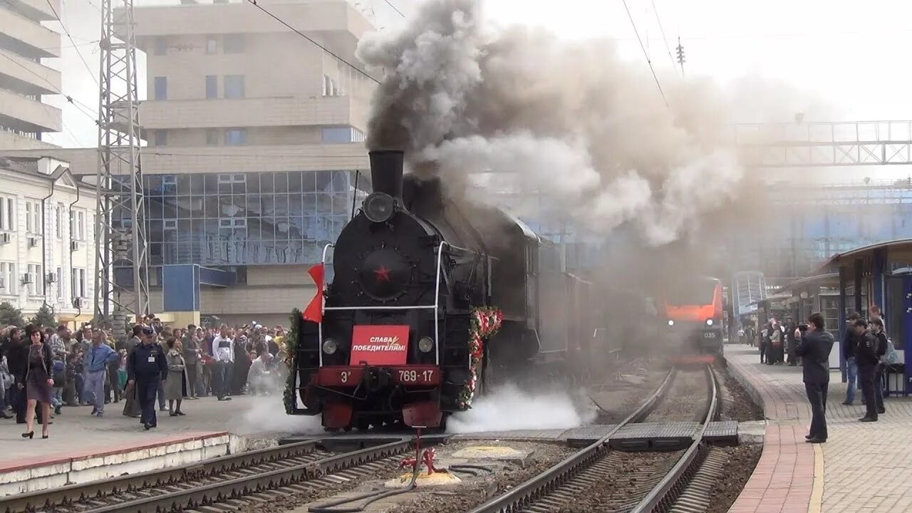 9 мая вокзал. Паровоз лв 0233. Паровоз в Ростове на вокзале. Эр паровоз 769-17. Лв паровоз и поезд Победы.