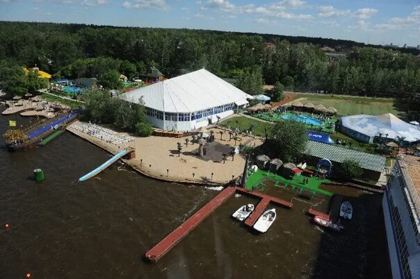 Адмирал Клязьминское водохранилище. Пляж Адмирал Долгопрудный. Дмитровское шоссе Адмирал яхт клуб. Бассейн Адмирал Долгопрудный.