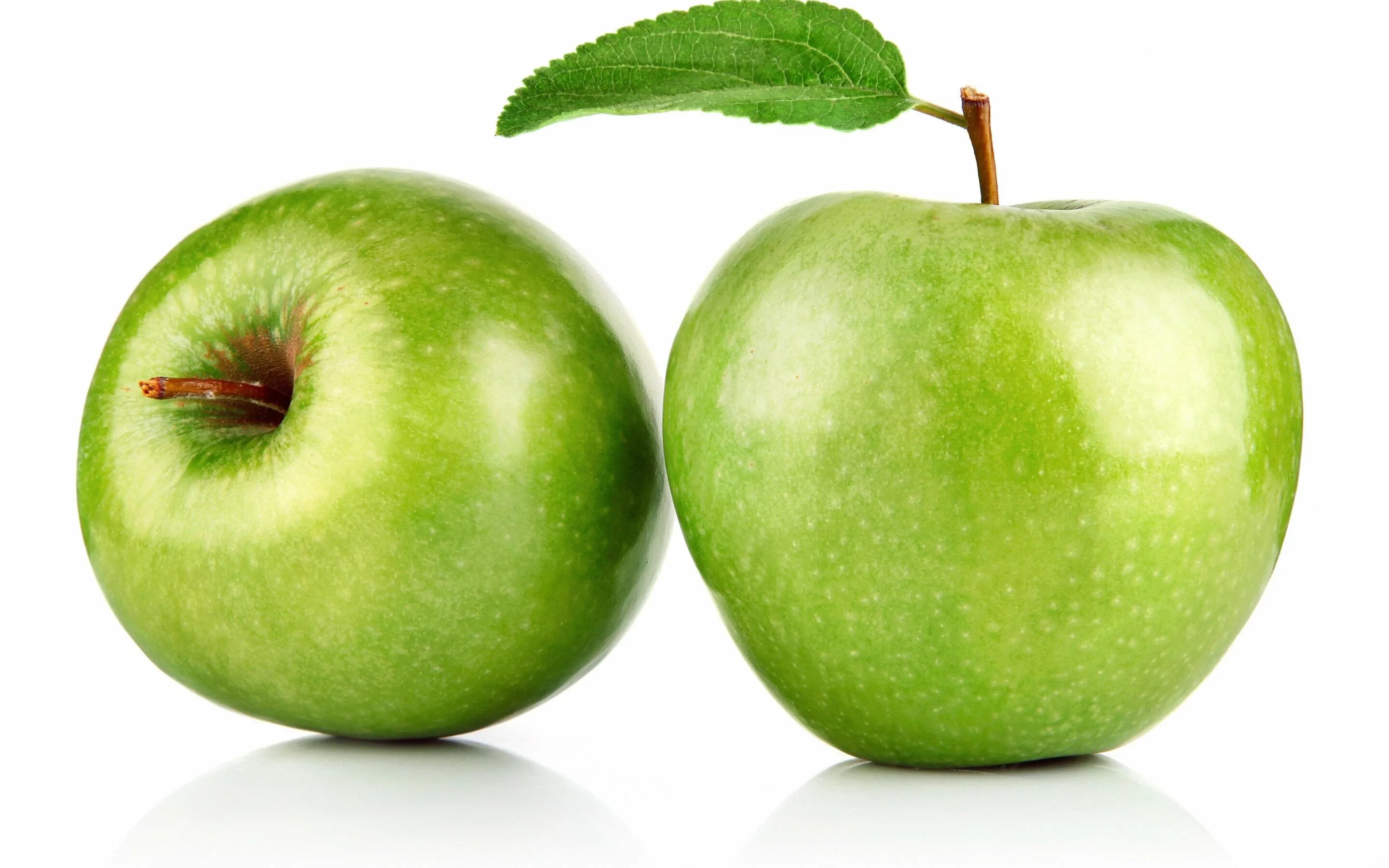 1 2 яблоко. Яблоки ГРЕННИ Смит. Яблоки ГРЕННИ Смит на белом фоне. Грин Эппл Green Apple. Яблоки зеленые.