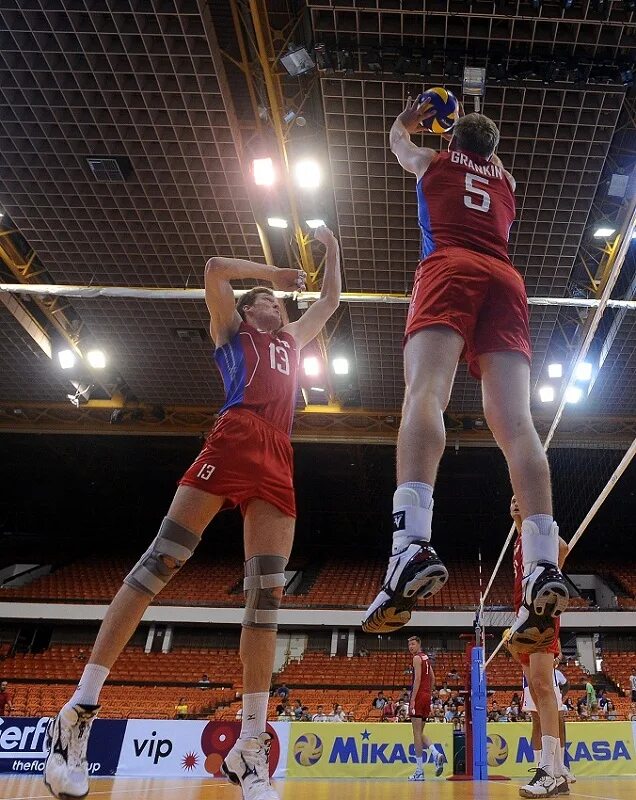 Волейболист мусэрский рост. Пономарева волейбол. Связующий в волейболе. Волейбольная форма либеро. Либеро в волейболе.
