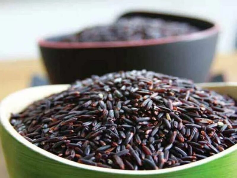 Как сварить черную. Черный рис вареный. Черный рис сваренный. Черный рис в мультиварке. Черный рис вареный.