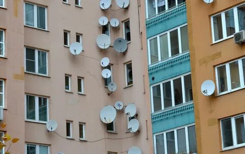 Антенна на фасаде дома
