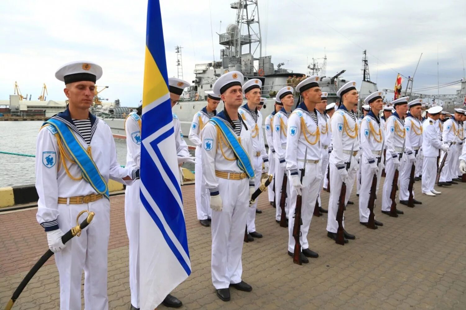 Вмс рф. Матросы ВМС Украины. Военно морской флот Вооруженных сил РФ. ВМС Украины и ВМФ России. ВМС Украины моряки.