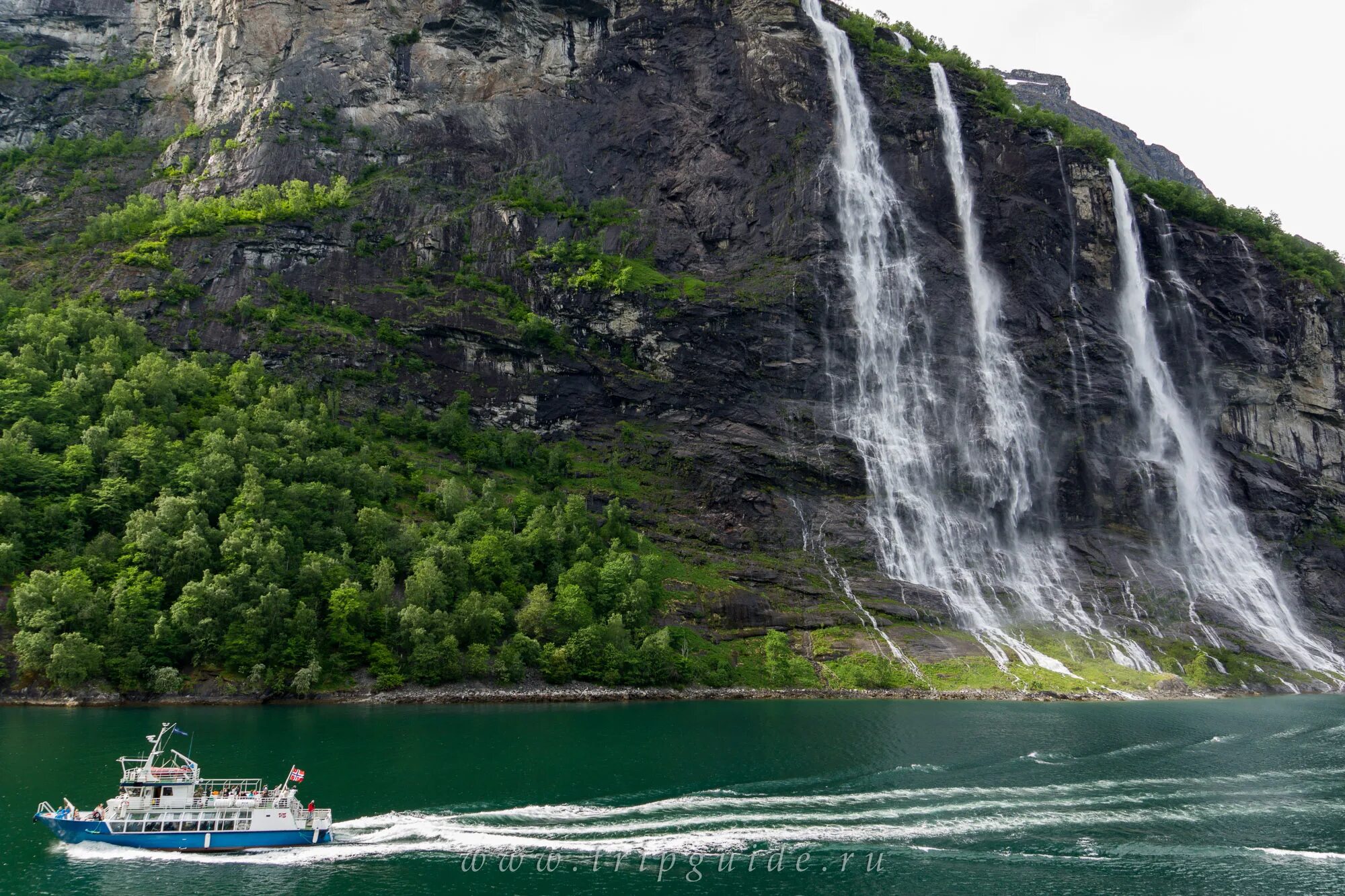 Страна многих вод. Гейрангер Фьорд водопад семь сестер. Гейрангер-Фьорд Норвегия семь сестер. Водопад Виннуфоссен Норвегия. Гейрангер-Фьорд водопады.