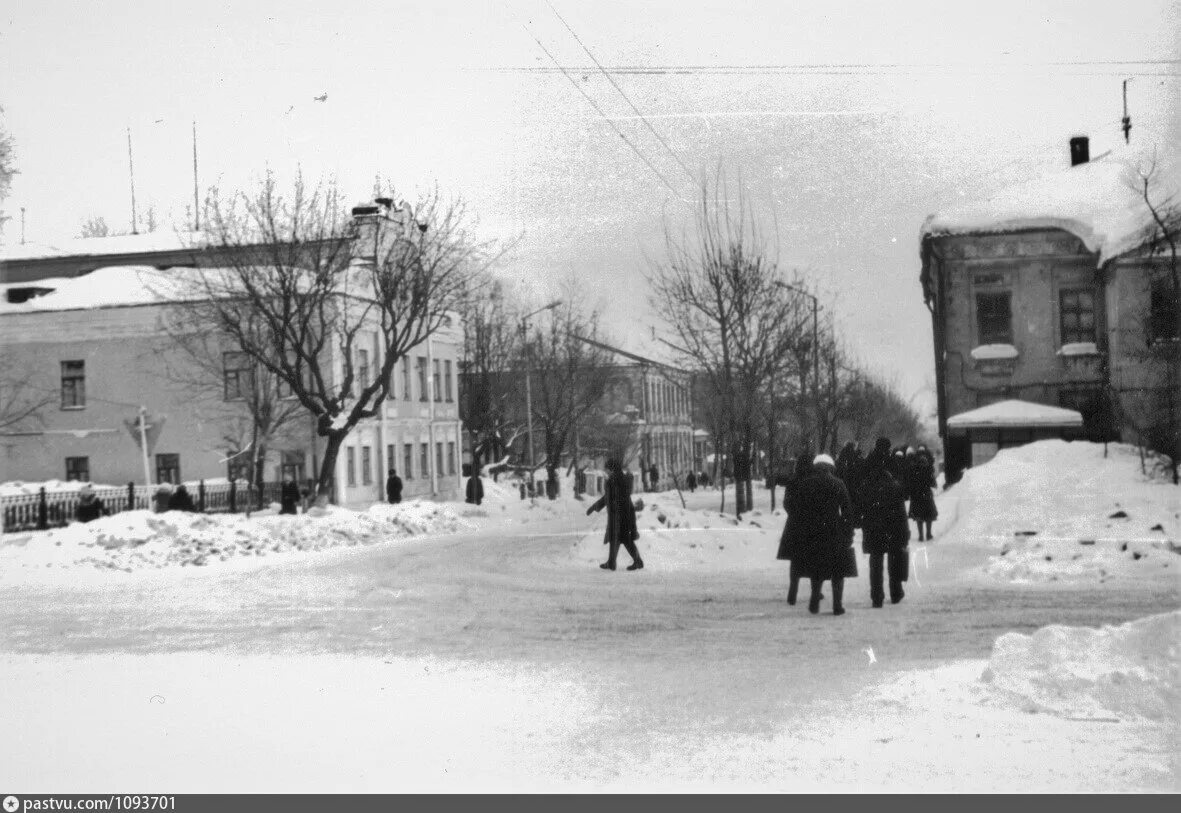 Улица коммуны. Улица Коммуны 1995 год. Старые фотографии улицы Коммуны. Улица Володарского старые фотографии. Улица Володарская Самара 1960.