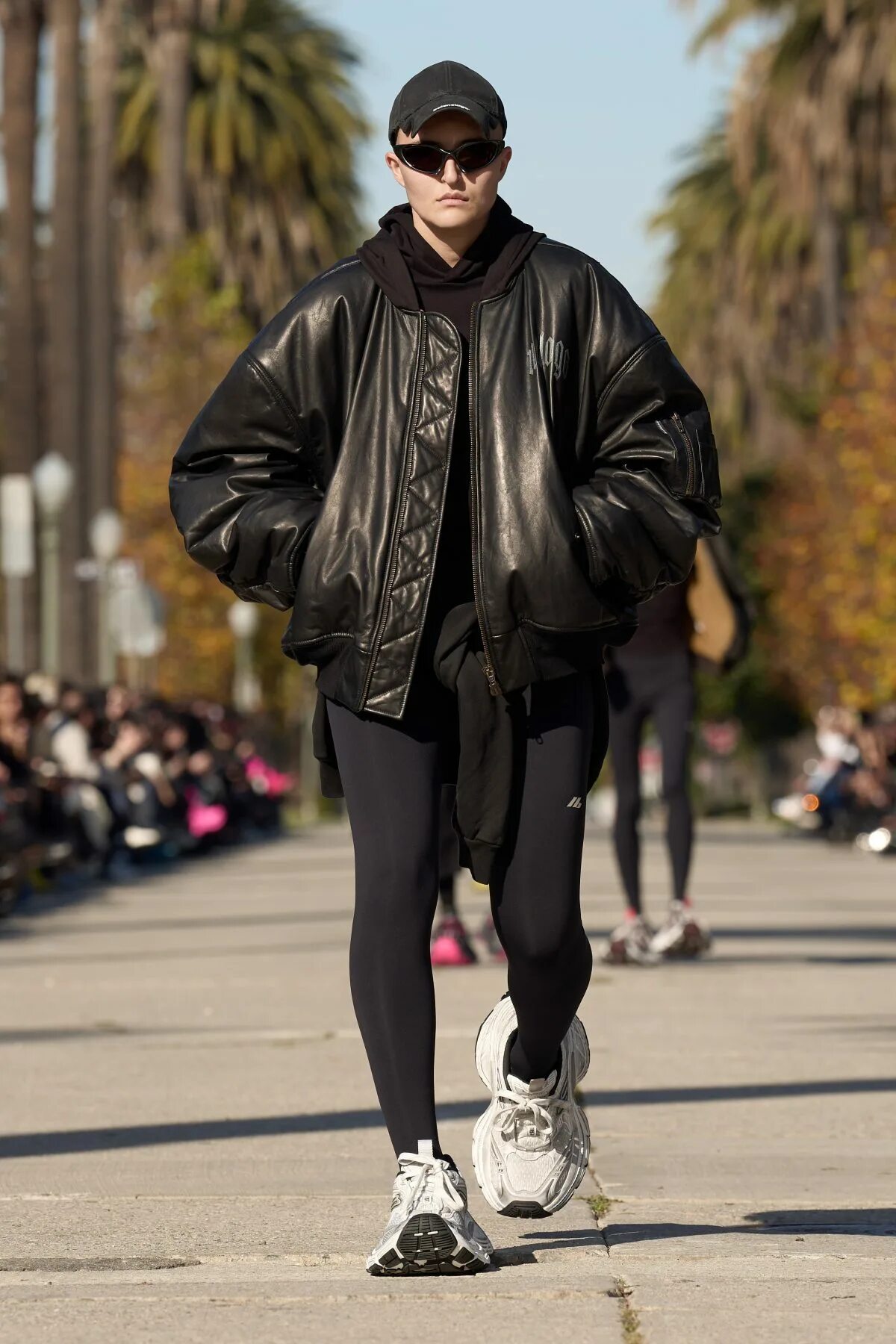 Баленсиага 10xl на ноге. Баленсиага кроссовки triple s. Balenciaga 10xl на ноге. Баленсиага кроссовки triple s. Баленсига 3 xl.