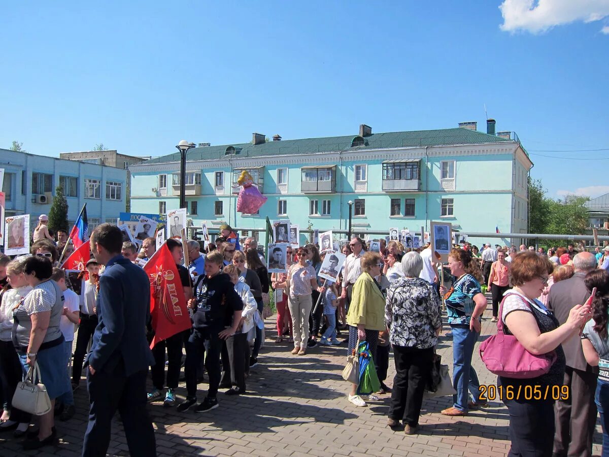 Балабаново Калужская область население. Бессмертный полк в городе Тарусе Калужской области. Балабаново Калужской области новая школа. Численность населения в Балабаново. Балабаново калужской области погода на 10 дней