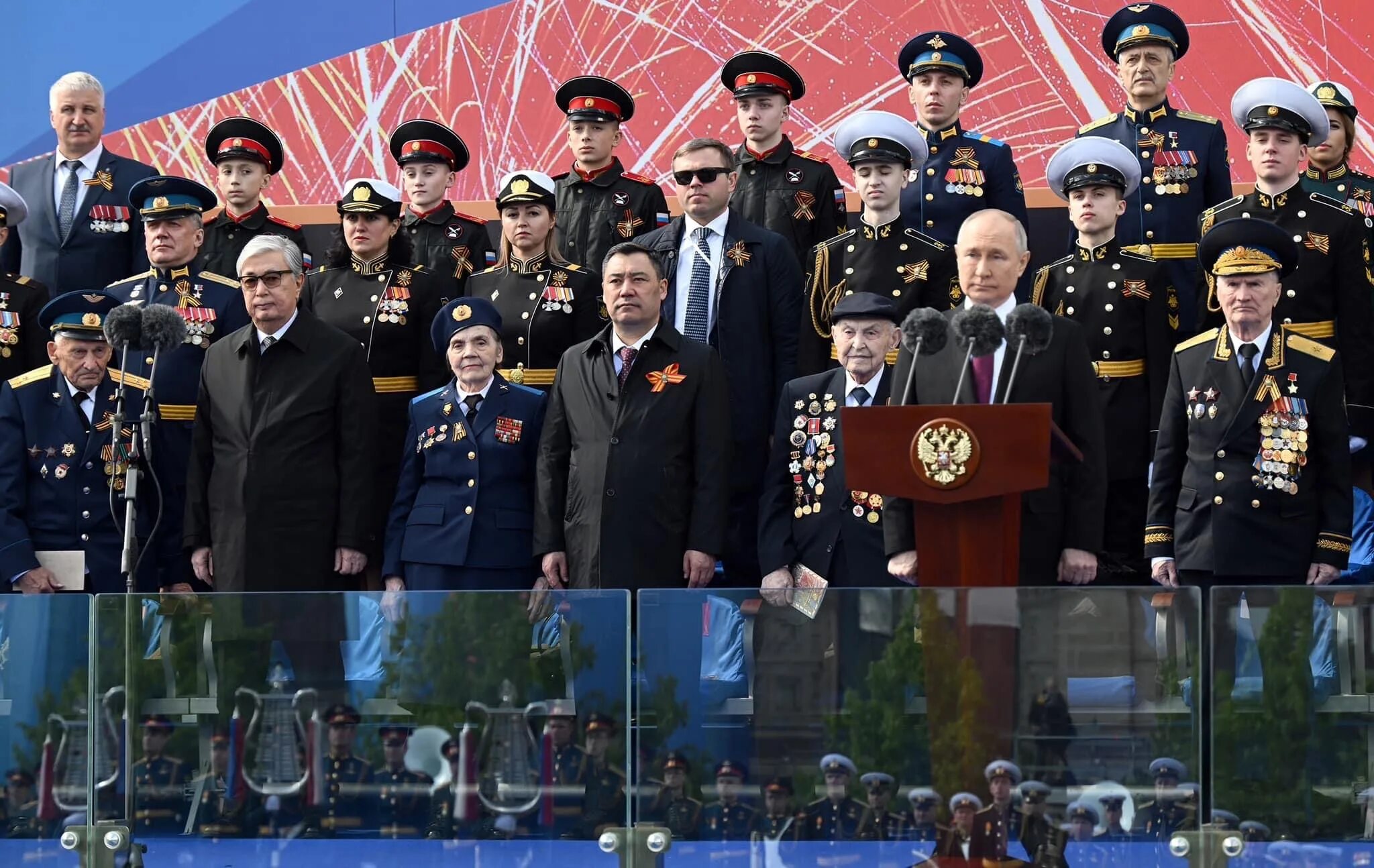 Парад в минске 2025 на 9 мая. 9 мая садыр жапаров в москве. парад победы 2010. парад победы в москве.