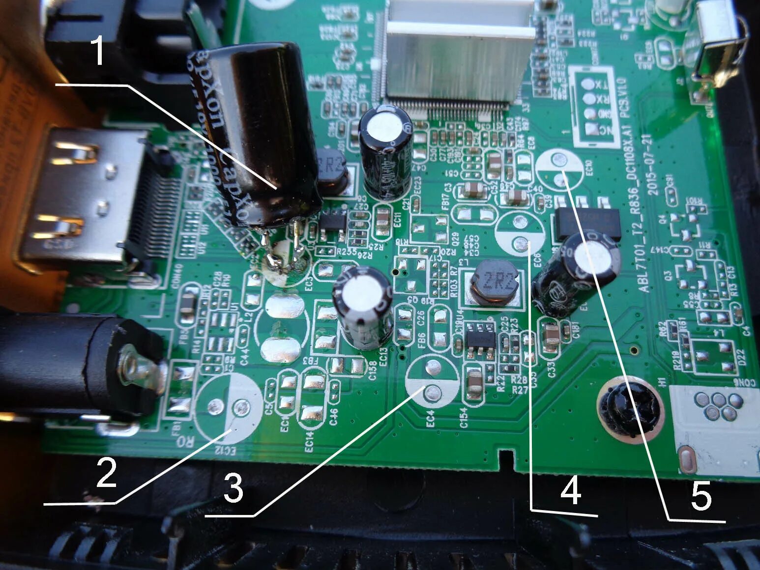 Неисправности приставок. Приставка DVB-t2 конденсаторы. Конденсатор для приставки цифрового телевидения DVB-t2. Напряжение питания приставки DVB t2. Ремонтирую ТВ приставку.