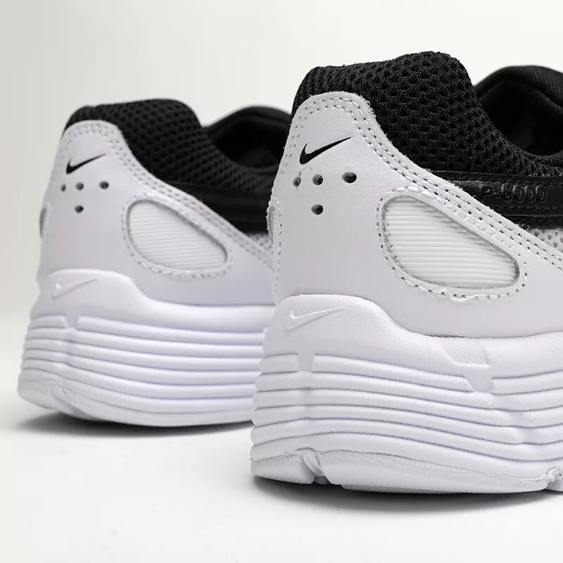 Кроссовки найк черно белые. Nike p6000 bv1021-003. кроссовки найк bv1021. найк кроссовки женские черные с белым. кроссовки найк женские черно белые.