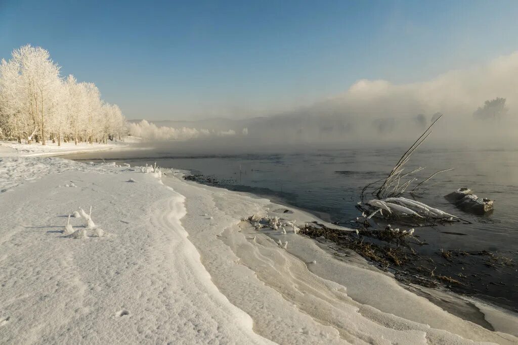 Амурский сейчас погода. Зея Амурская область зимой. Река Зея зимой. Зима в городе Зея. Зейское водохранилище зимой.