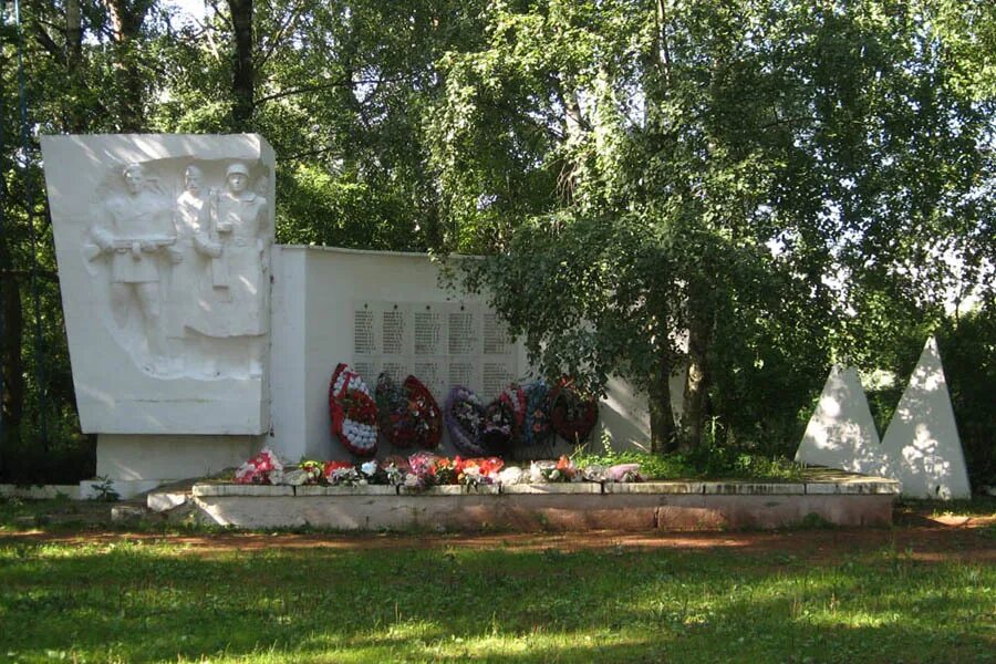 памятник павшим коммунаровцам коммунар ленинградская область. коммунары ленинградская область гатчинский. г р коммунары. район коммунар владимир. костюковичи могилёвская.