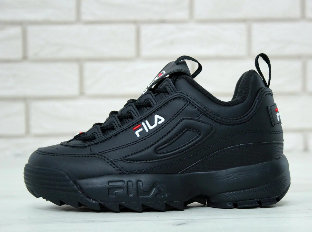 Авито кроссовки мужские 41 размер. Fila Disruptor Black мужские. Кроссовки черные кожаные Fila. Кроссовки Fila Disruptor черные женские. Fila 1911 кроссовки черные.