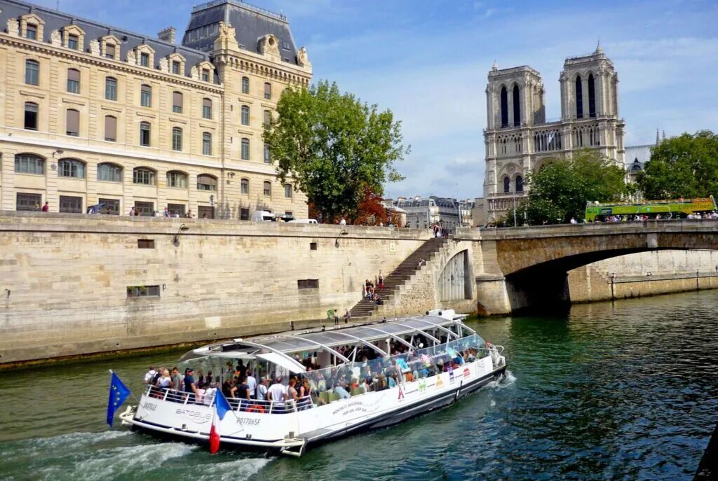 Река сена во Франции. Река сена в Париже. Достопримечательности Франции. Река сена. Набережная Сены в Париже. Сена банк