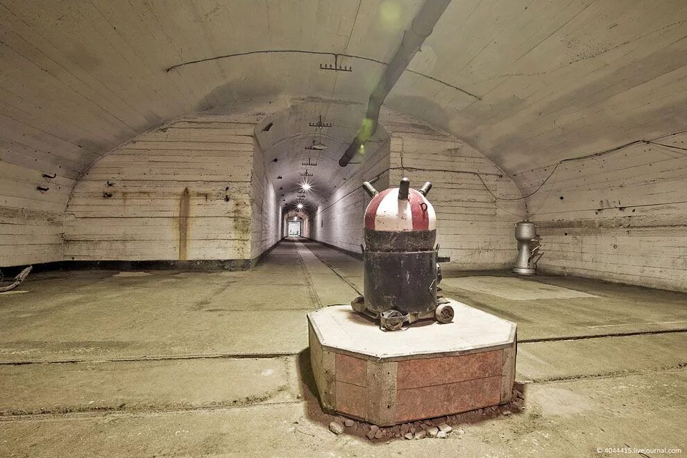 Секретная база. Балаклава бункер подводных. Подземные бункеры Балаклавы. Объект 825гтс Балаклава ядерные боеголовки. Подземные сооружения Лиинахамари.