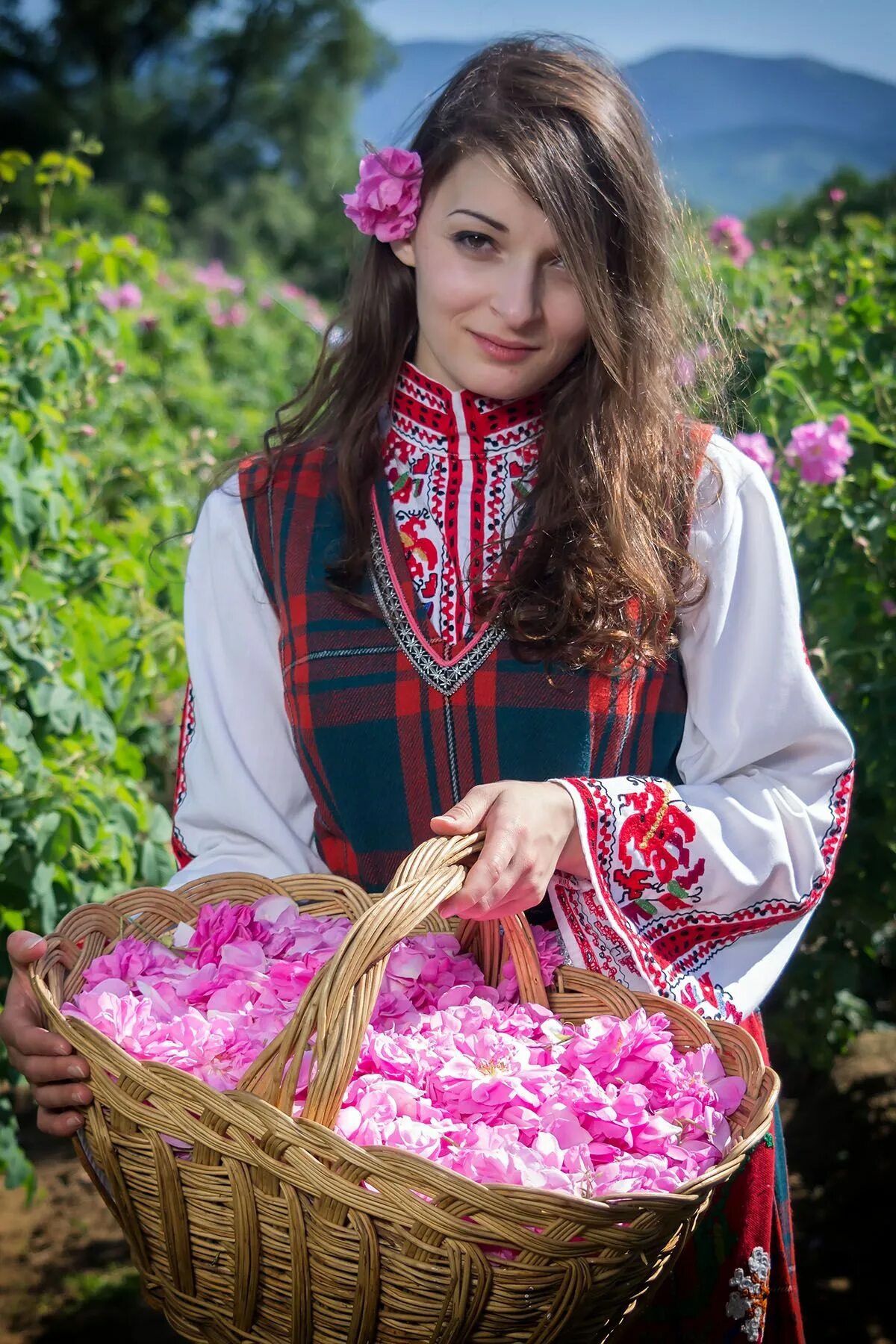 Девушки европы. Болгаринка внешность болгарина. Женщины Болгарии. Красивые девушки Болгарии. Болгарки девушки.