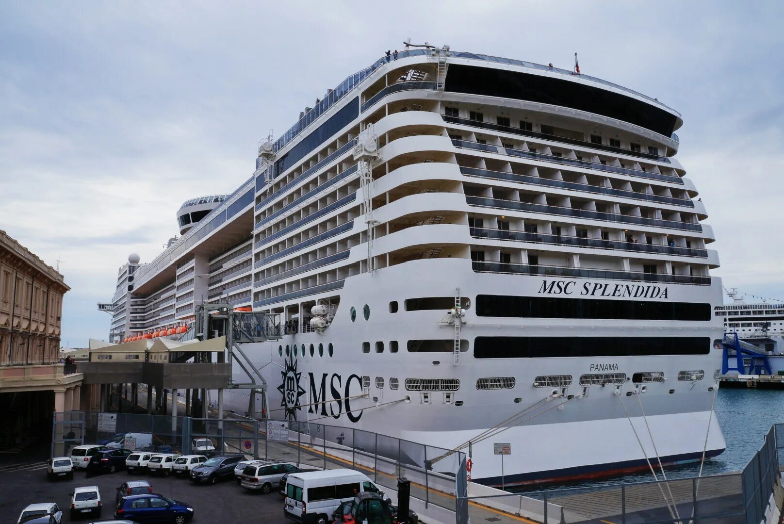 Msc местоположение. Msc сплендида. msc splendida круизный лайнер. корабль msc splendida. msc splendida круизный лайнер каюты.