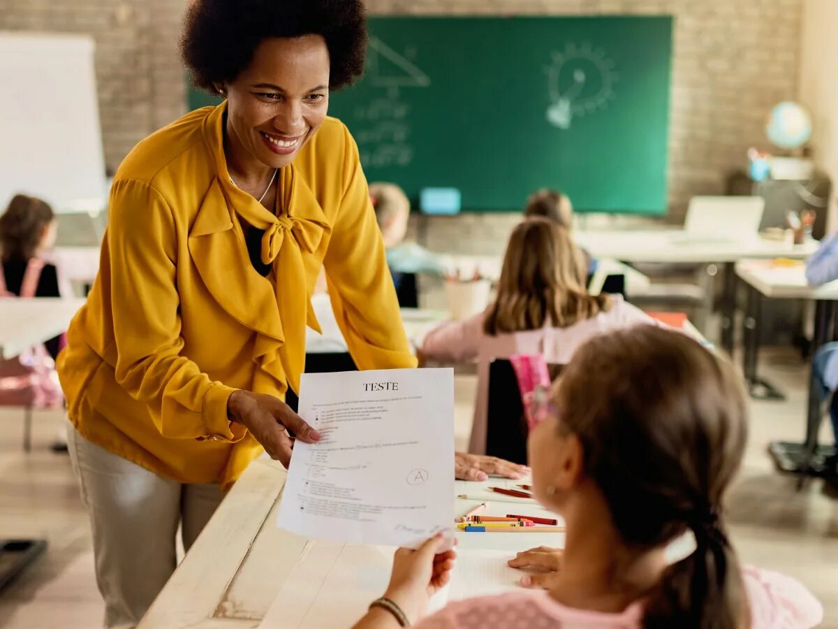 Teacher collect meaningful student. The teacher asked the children