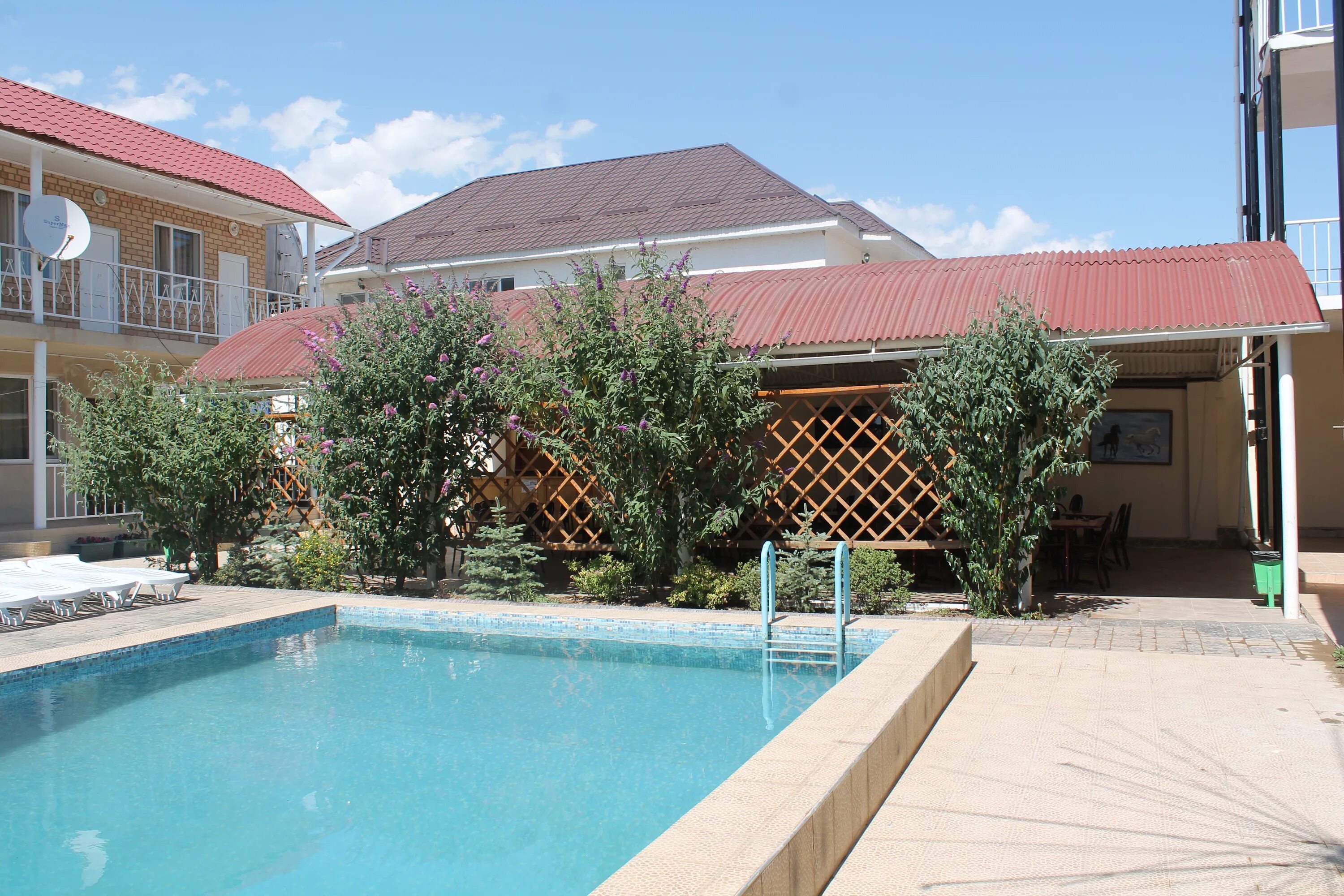 Гостевой дом чолпон ата. Чолпон ата отели. Чолпон ата иссык куль отели. Долинка пансионат иссык куль. Чолпон ата иссык куль отели.