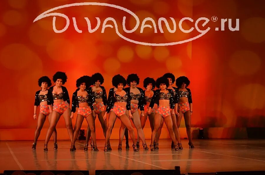 Фонограмма танец. Танец с вейлами тодес. Divadance company usa. Музыкальная волна. Основы классического танца.