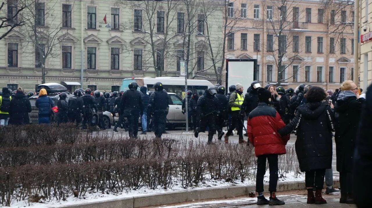 Новости спб и лен. Протесты 31 января 2021 в Санкт Петербурге. Задержания в Петербурге на Сенной площади 31 января. Сейчас в Петербурге события. Митинг в СПБ Сенная.