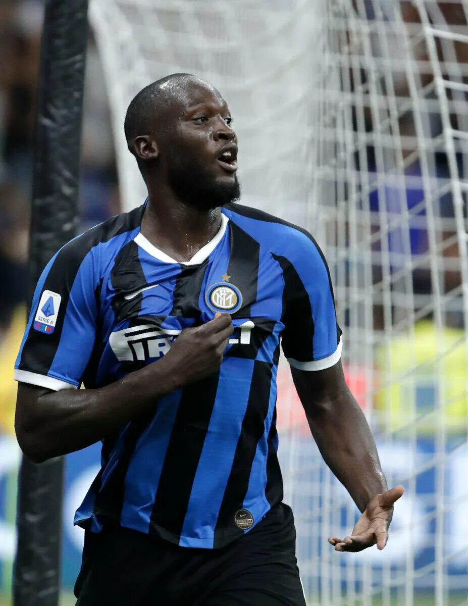 Лукаку футболист 2021. Ромелу лукаку футболист. Ромелу лукаку. Ромелу лукаку челси 2022. Ромео лукаку.