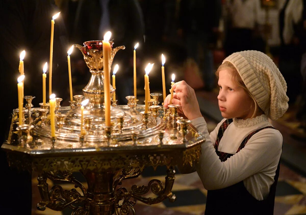 Молитвы всенощного бдения. Воскресное всенощное бдение. Канун в церкви. Свечи на кануне. Канун фото в церкви.