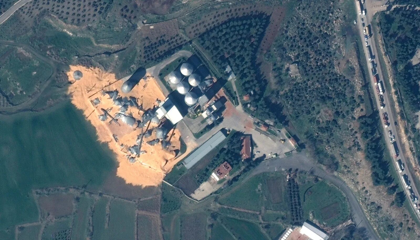 Вид со спутника. Спутниковый снимок. Американские коттеджи со спутника. Фото земли со спутника. Хатая турция