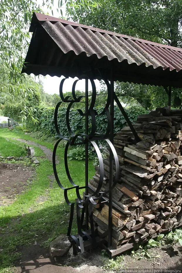 Дровник из профильной трубы. Дровник «юкка». дровница металлическая уличная. металлический навес для дров. дровницы из металла для дачи.